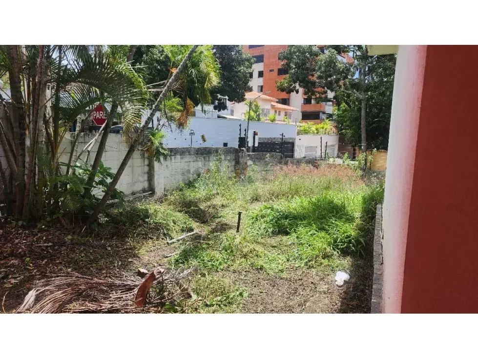 Se vende terreno de 1.116m2 con casa de 800m2 Altamira - 2