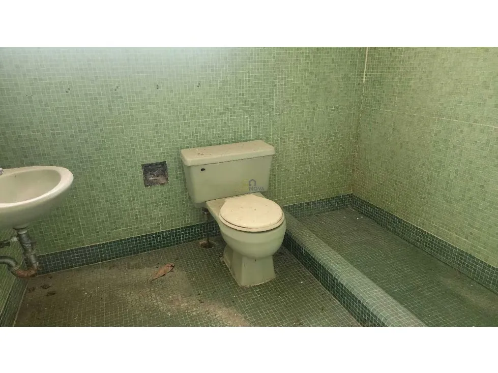 Se vende terreno de 1.116m2 con casa de 800m2 Altamira - 12