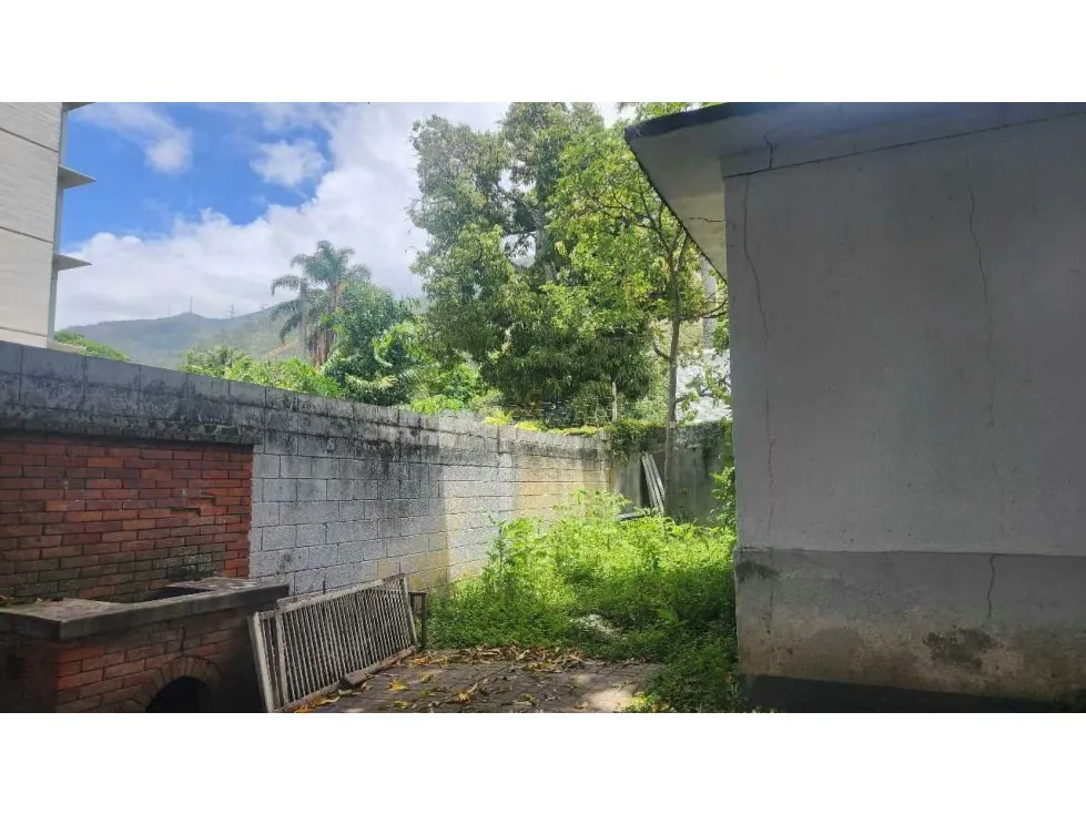 Se vende terreno de 1.116m2 con casa de 800m2 Altamira - 6