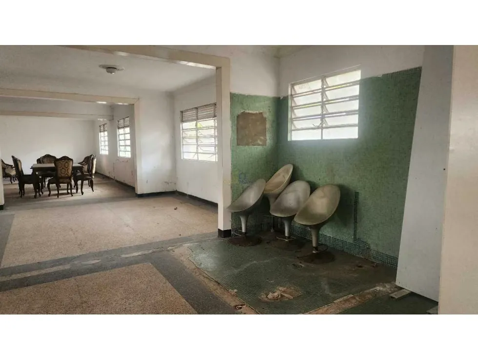 Se vende terreno de 1.116m2 con casa de 800m2 Altamira - 8