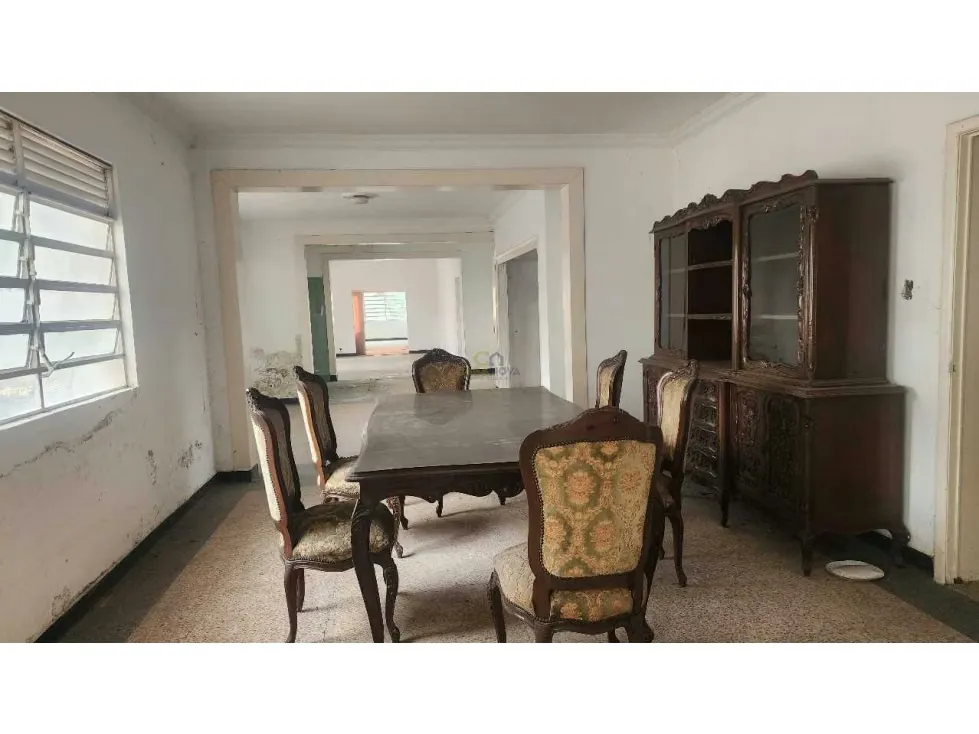 Se vende terreno de 1.116m2 con casa de 800m2 Altamira - 10