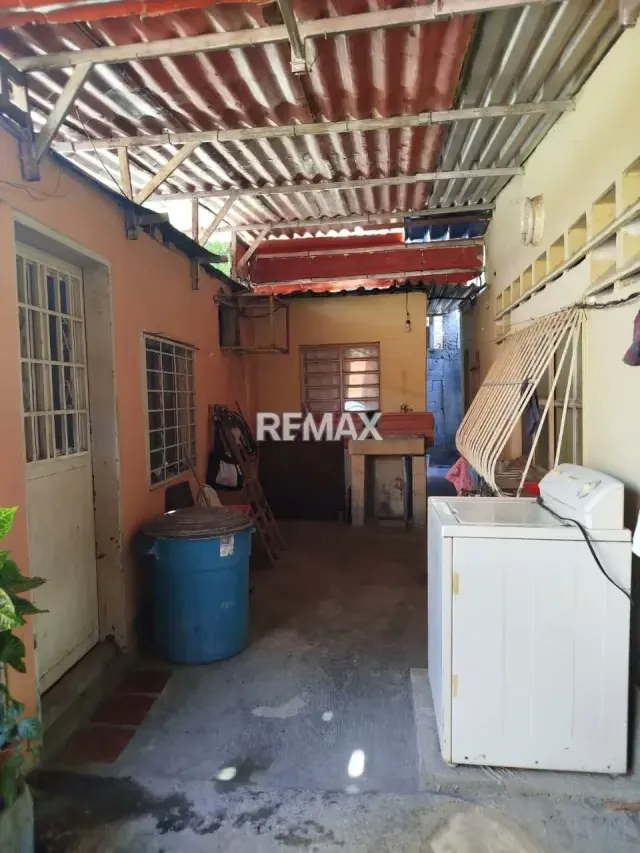 Casa en venta con tres anexos, generando ingresos - 9
