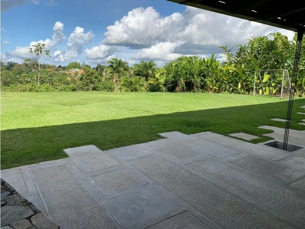 Se vende quinta una sola planta 750m2 La Lagunita 7721