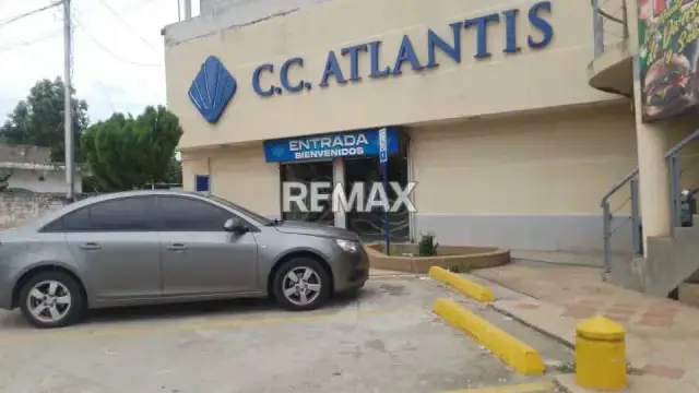 Local de 100 M2, planta baja Centro Comercial Atlantis Municipio Pampan, Sector Monay.