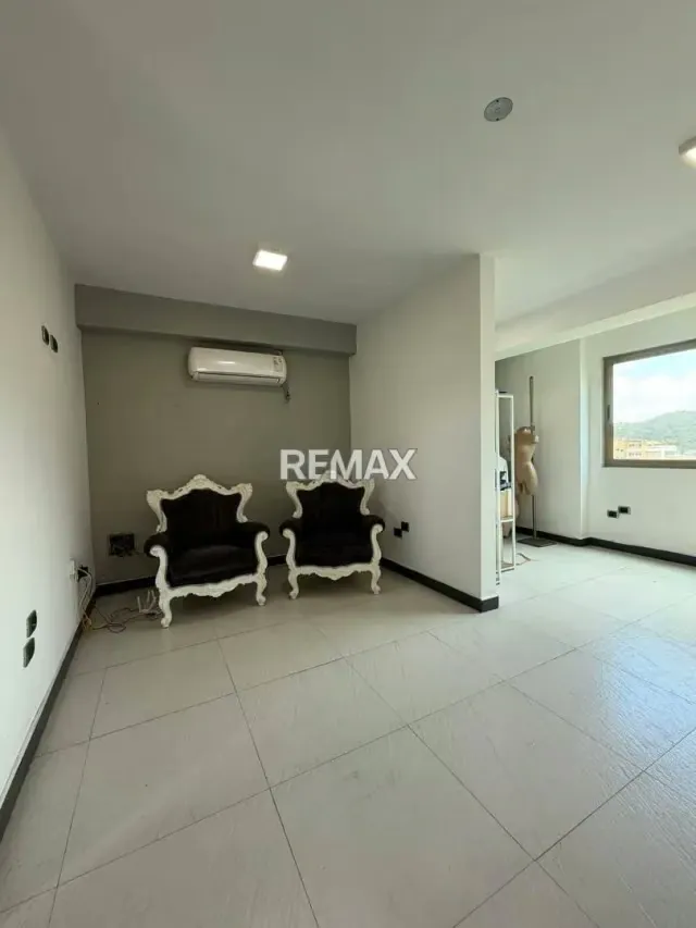 Alquiler de Oficinas La Arboleda, Maracay - 9