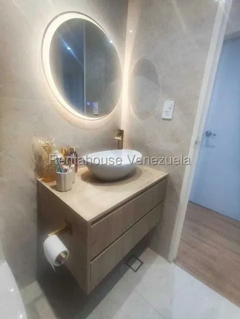 Apartamento (1 Nivel) en Venta en Santa Monica, Distrito Metropolitano - 24