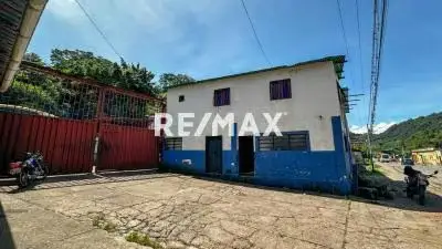 Se Vende Galpón Comercial en la Antigua carretera Nacional detrás de la ES el Cucharo vía Troncal 5