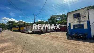 Se Vende Galpón Comercial en la Antigua carretera Nacional detrás de la ES el Cucharo vía Troncal 5 - 3
