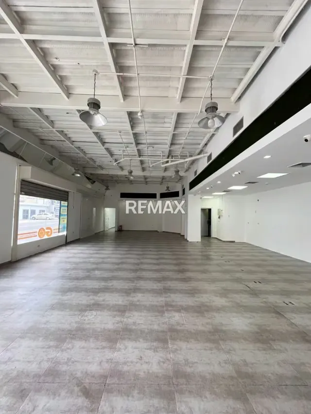 Moderno Local Comercial en Av. 8 Santa Rita - 13