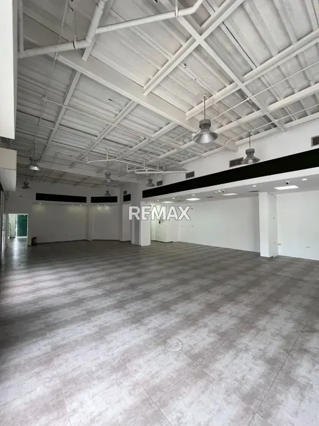 Moderno Local Comercial en Av. 8 Santa Rita - 2