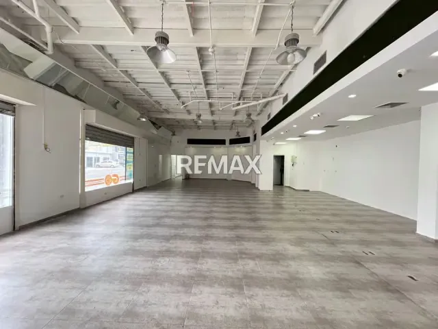 Moderno Local Comercial en Av. 8 Santa Rita - 7