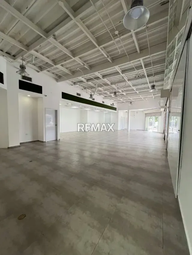 Moderno Local Comercial en Av. 8 Santa Rita - 9