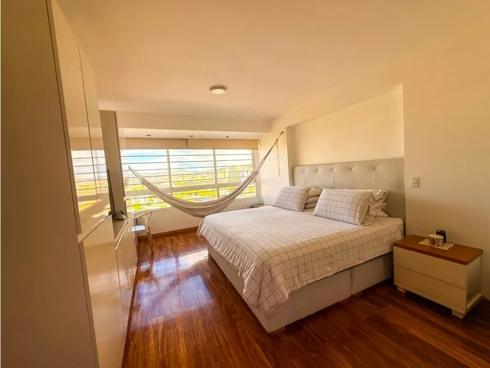 Vendo Penthouse de 3 Pisos en El Rosal - 12