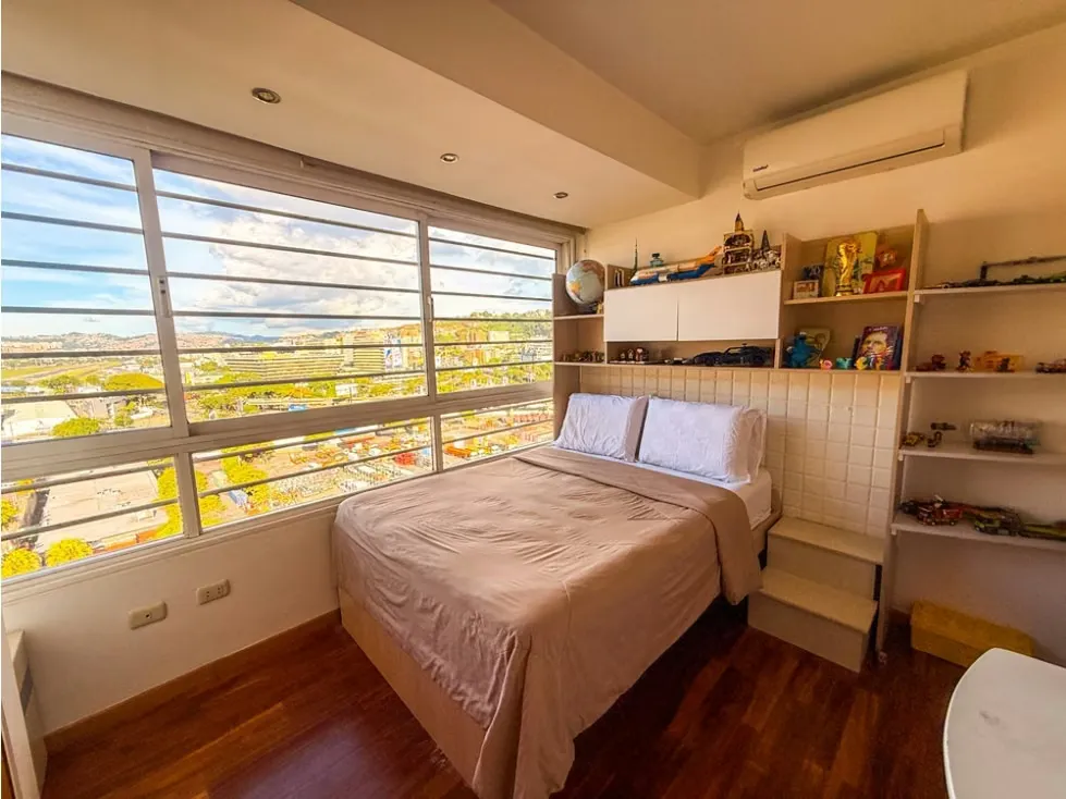 Vendo Penthouse de 3 Pisos en El Rosal - 13