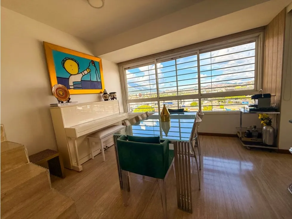 Vendo Penthouse de 3 Pisos en El Rosal - 6