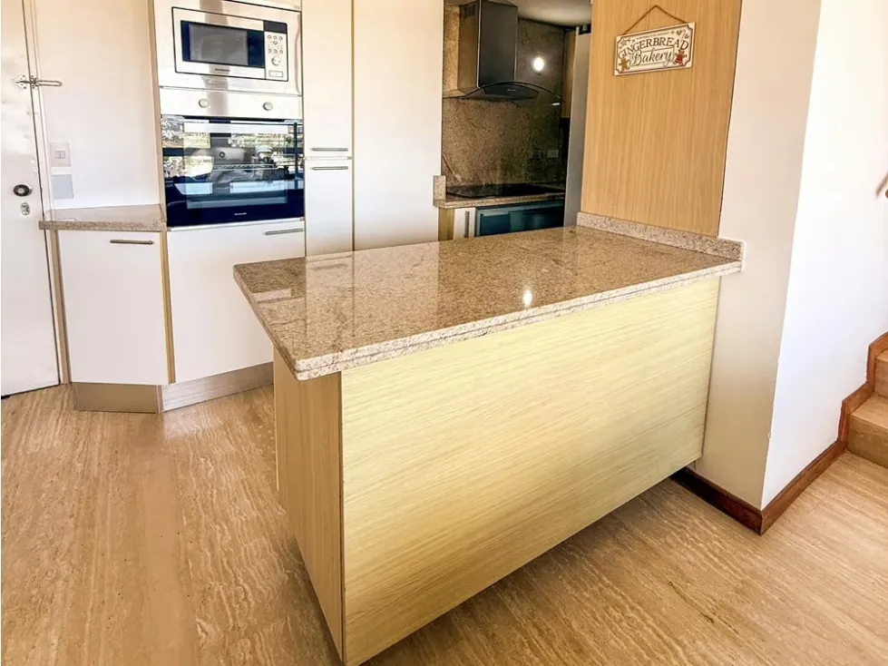 Vendo Penthouse de 3 Pisos en El Rosal - 7