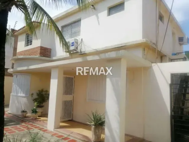 Amplia Casa Quinta cerca de la clínica Izot - 3