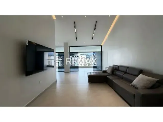 En Venta PH Santa Fe Norte 200m², calle cerrada. 4H+3B+2P - 5
