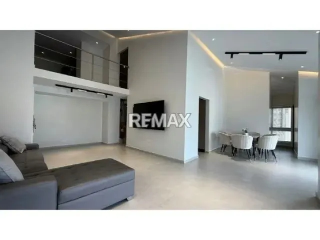 En Venta PH Santa Fe Norte 200m², calle cerrada. 4H+3B+2P - 7