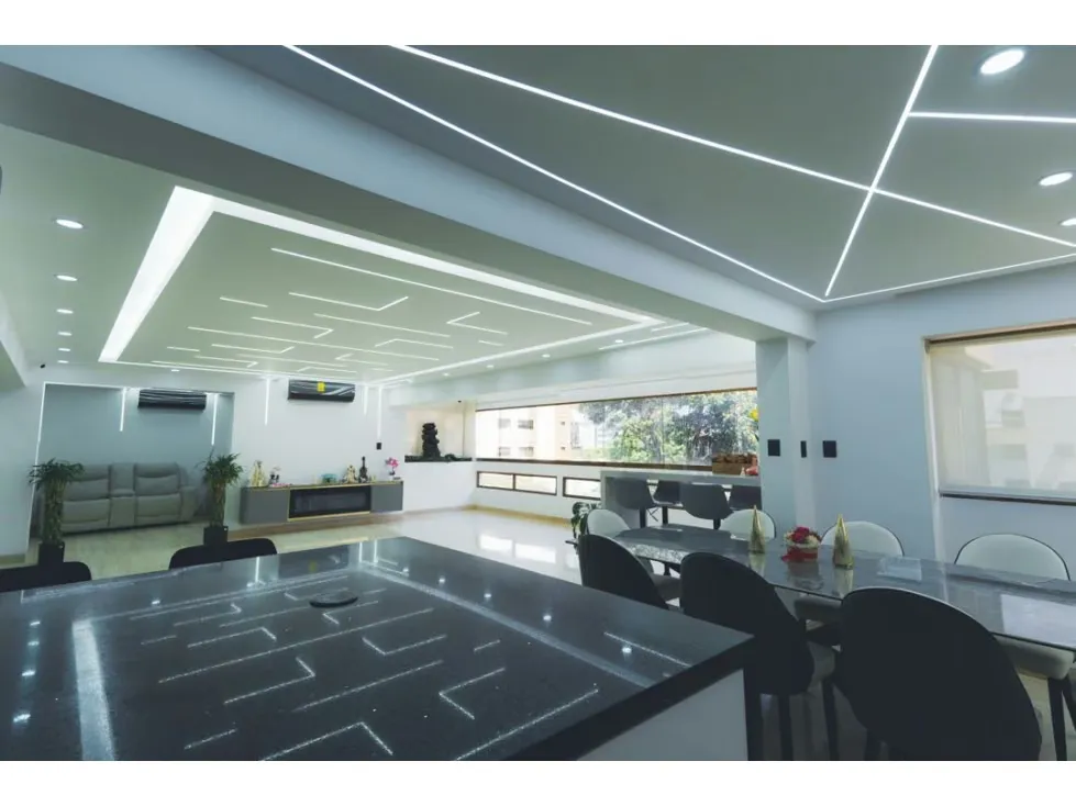 Apartamento remodelado en las mercedes de 230mts calle la cinta - 2