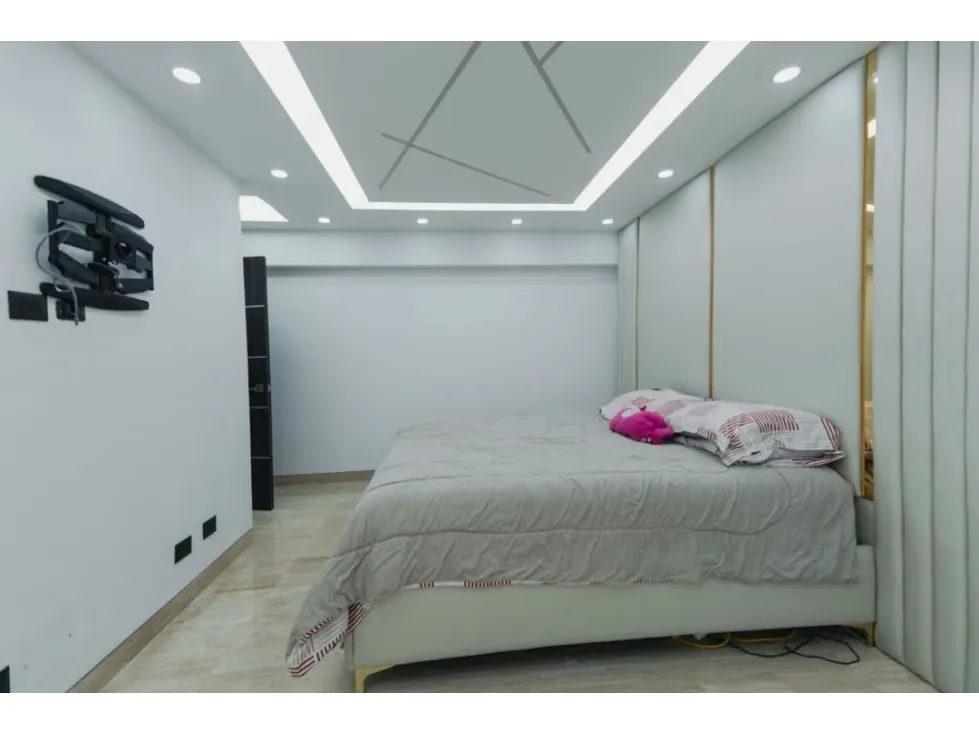 Apartamento remodelado en las mercedes de 230mts calle la cinta - 22