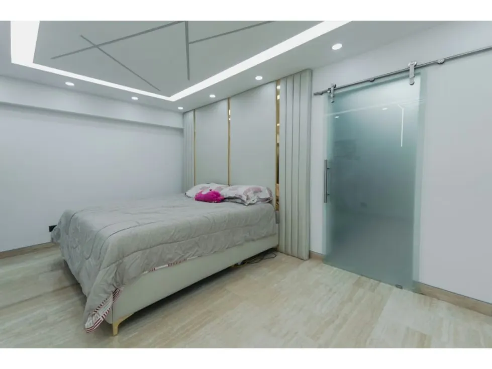 Apartamento remodelado en las mercedes de 230mts calle la cinta - 23