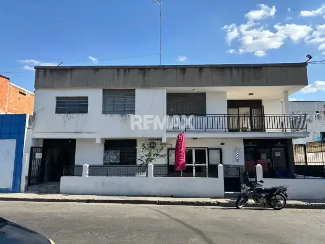 Casa espaciosa con locales comerciales ubicada en Calle Bermúdez, Cagua.