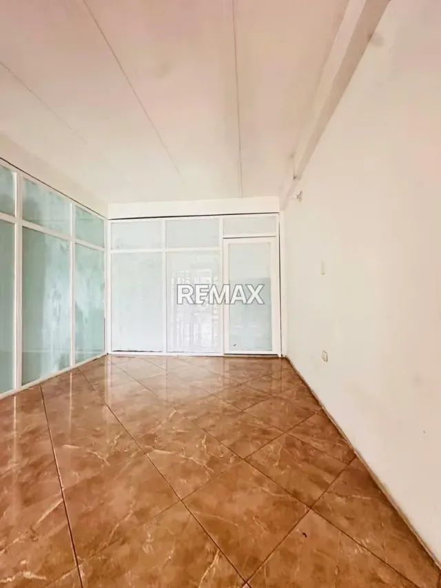 SE VENDE Edificio Comercial y Residencial Ubicación: Tariba Municipio Cardenas - 10