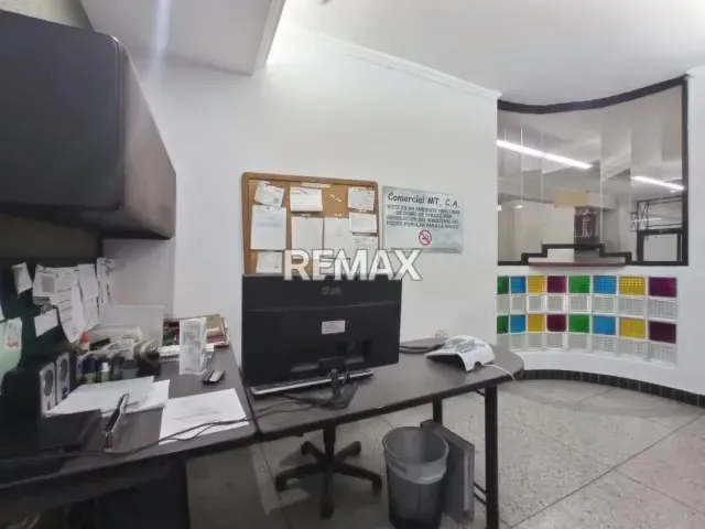 CENTRO COMERCIAL PLAZA CELTA EN AV LA LIMPIA, ZONA OESTE - 11