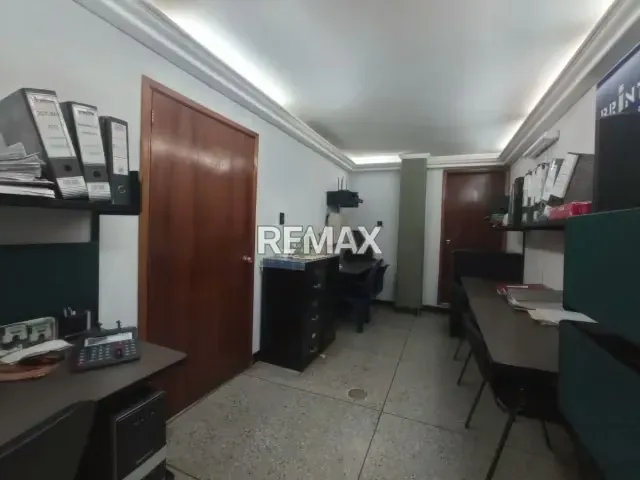 CENTRO COMERCIAL PLAZA CELTA EN AV LA LIMPIA, ZONA OESTE - 12