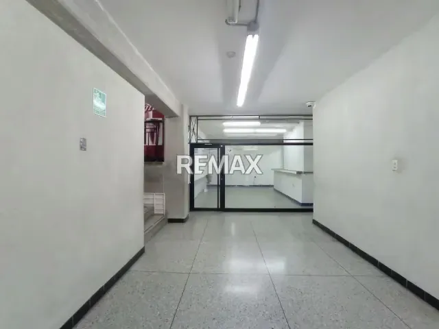 CENTRO COMERCIAL PLAZA CELTA EN AV LA LIMPIA, ZONA OESTE - 20