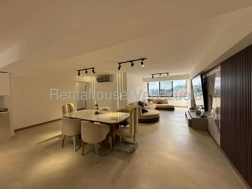 Apartamento (Duplex) en Venta en El Cigarral, Distrito Metropolitano - 2