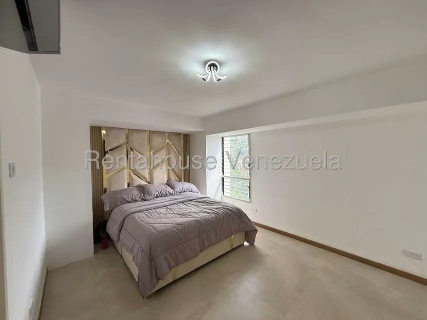 Apartamento (Duplex) en Venta en El Cigarral, Distrito Metropolitano - 11