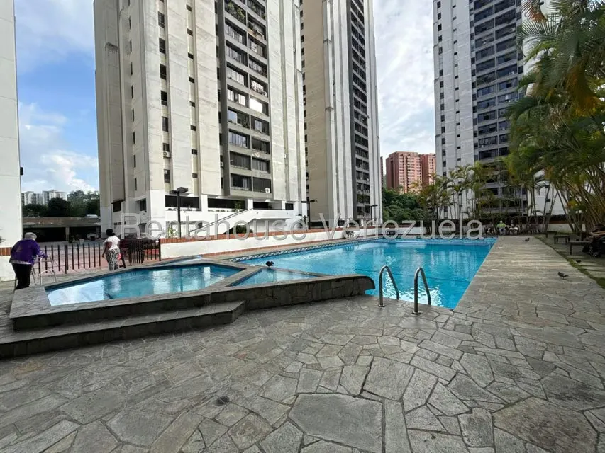 Apartamento (Duplex) en Venta en El Cigarral, Distrito Metropolitano - 27