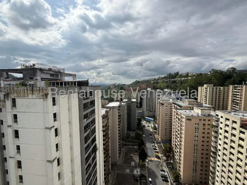 Apartamento (Duplex) en Venta en El Cigarral, Distrito Metropolitano - 8