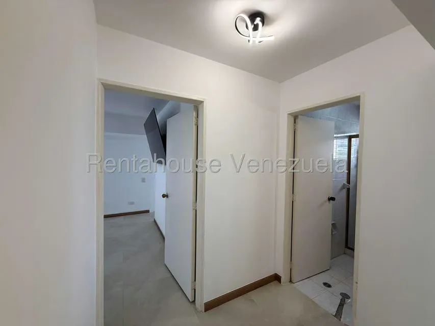 Apartamento (Duplex) en Venta en El Cigarral, Distrito Metropolitano - 10