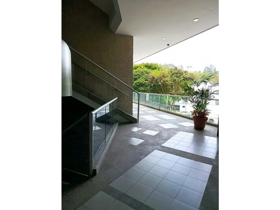 Vendo local comercial 42m2 Lomas de la Lagunita 9099 - 11