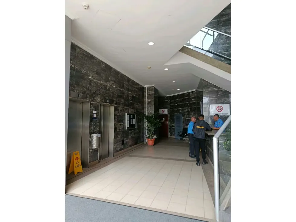 Vendo local comercial 42m2 Lomas de la Lagunita 9099 - 12