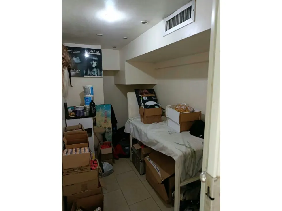 Vendo local comercial 42m2 Lomas de la Lagunita 9099 - 24