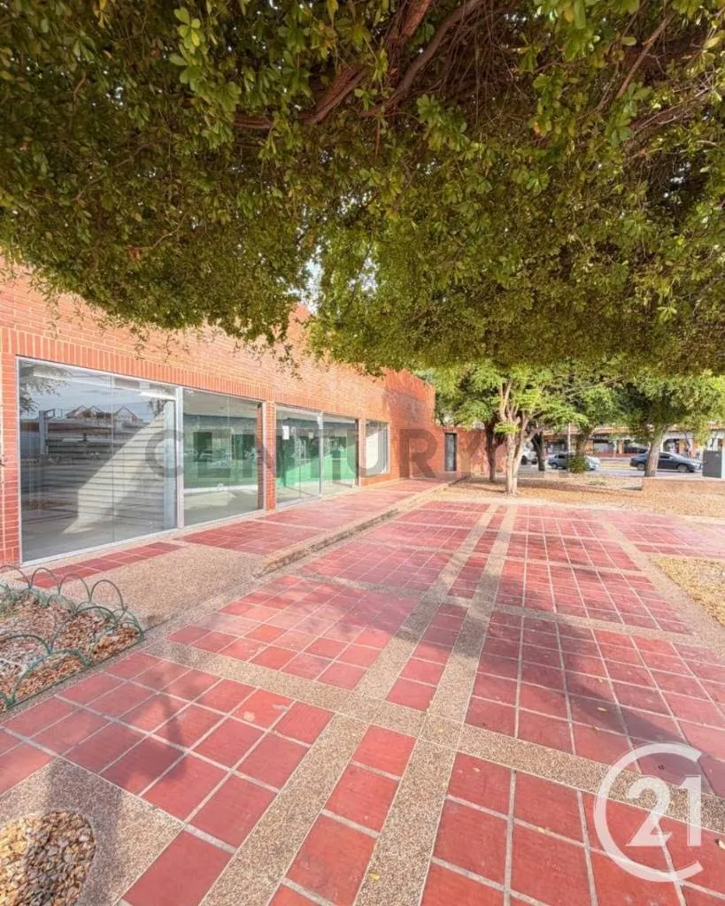 Terreno Comercial de 1.600 m² en la Avenida Principal de Lechería - 6