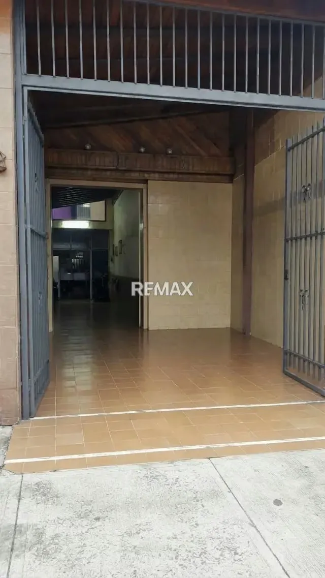 Excelente oportunidad de venta de casa en zona de alto trafico - 2
