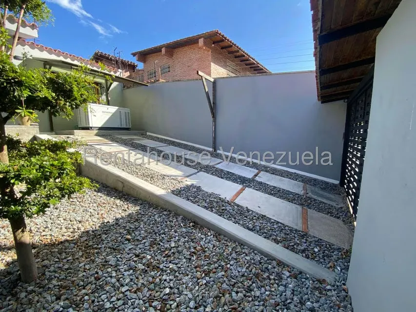 Casa (Duplex) en Venta en Macaracuay, Distrito Metropolitano - 4
