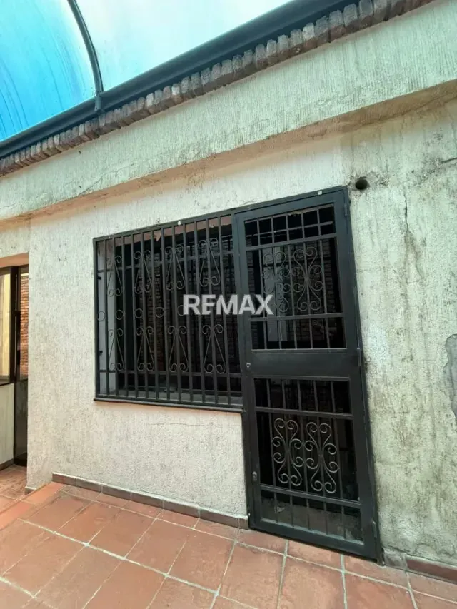 En Alquiler local Comercial ubicado en la calle 12 entre carrera 22 y 23 barrio obrero Área: 14 m2 - 4