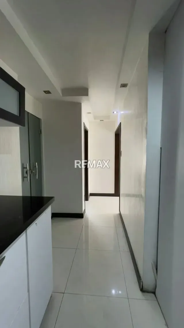 Colinas de Santa Elena Totalmente Remodelada - 11