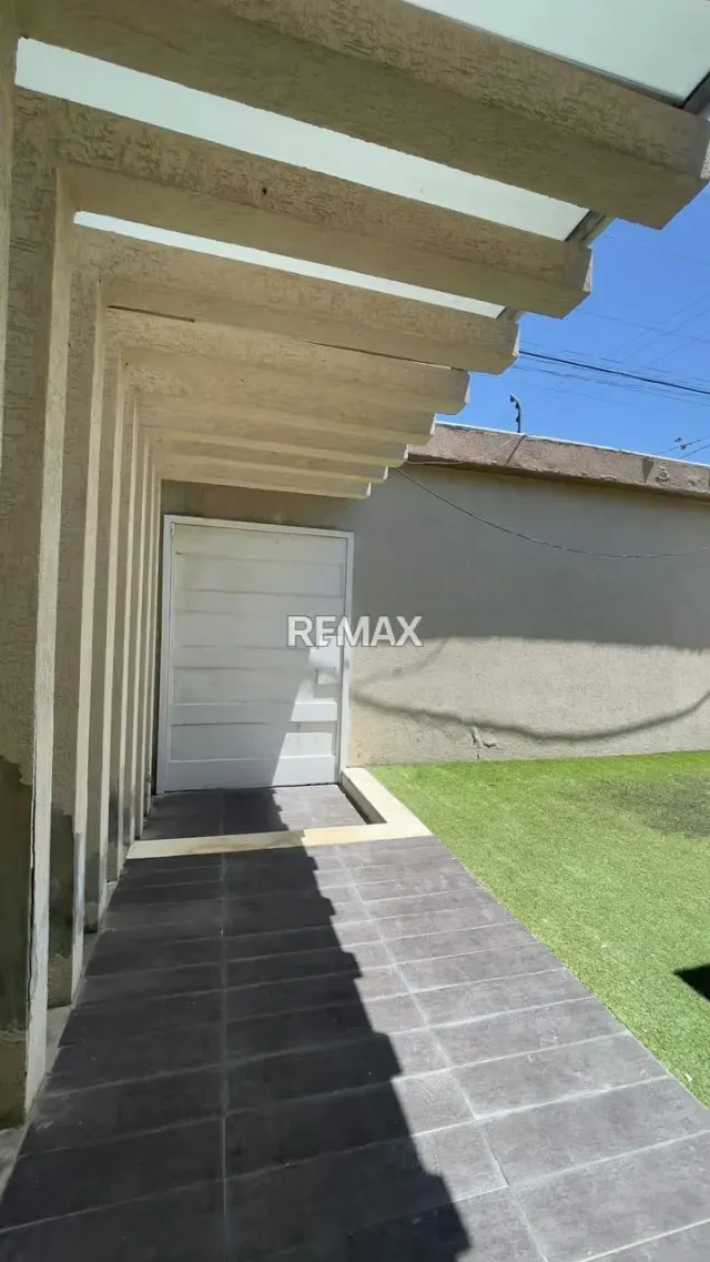 Colinas de Santa Elena Totalmente Remodelada - 18