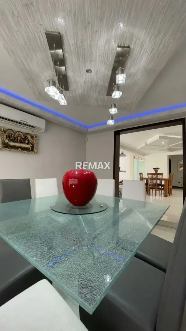 Colinas de Santa Elena Totalmente Remodelada - 6