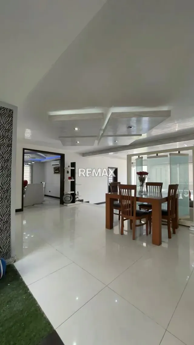 Colinas de Santa Elena Totalmente Remodelada - 8