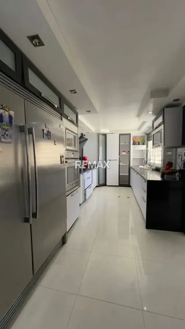 Colinas de Santa Elena Totalmente Remodelada - 9