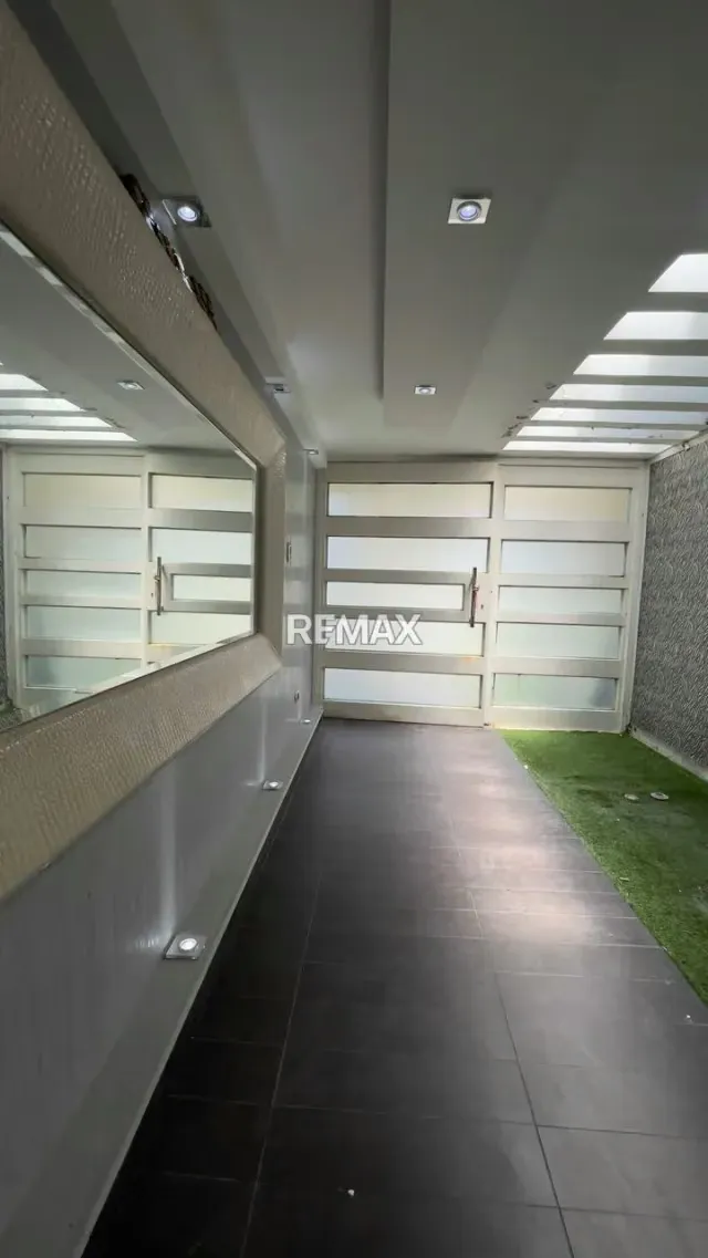 Colinas de Santa Elena Totalmente Remodelada - 10
