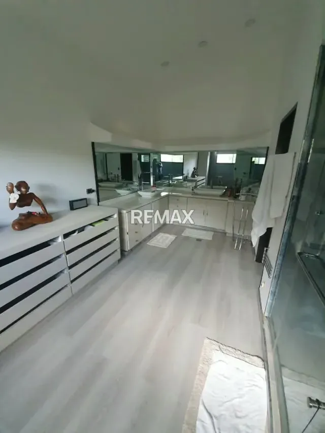 Casa de Lujo en Venta en La Viña, Calle Páez - 13